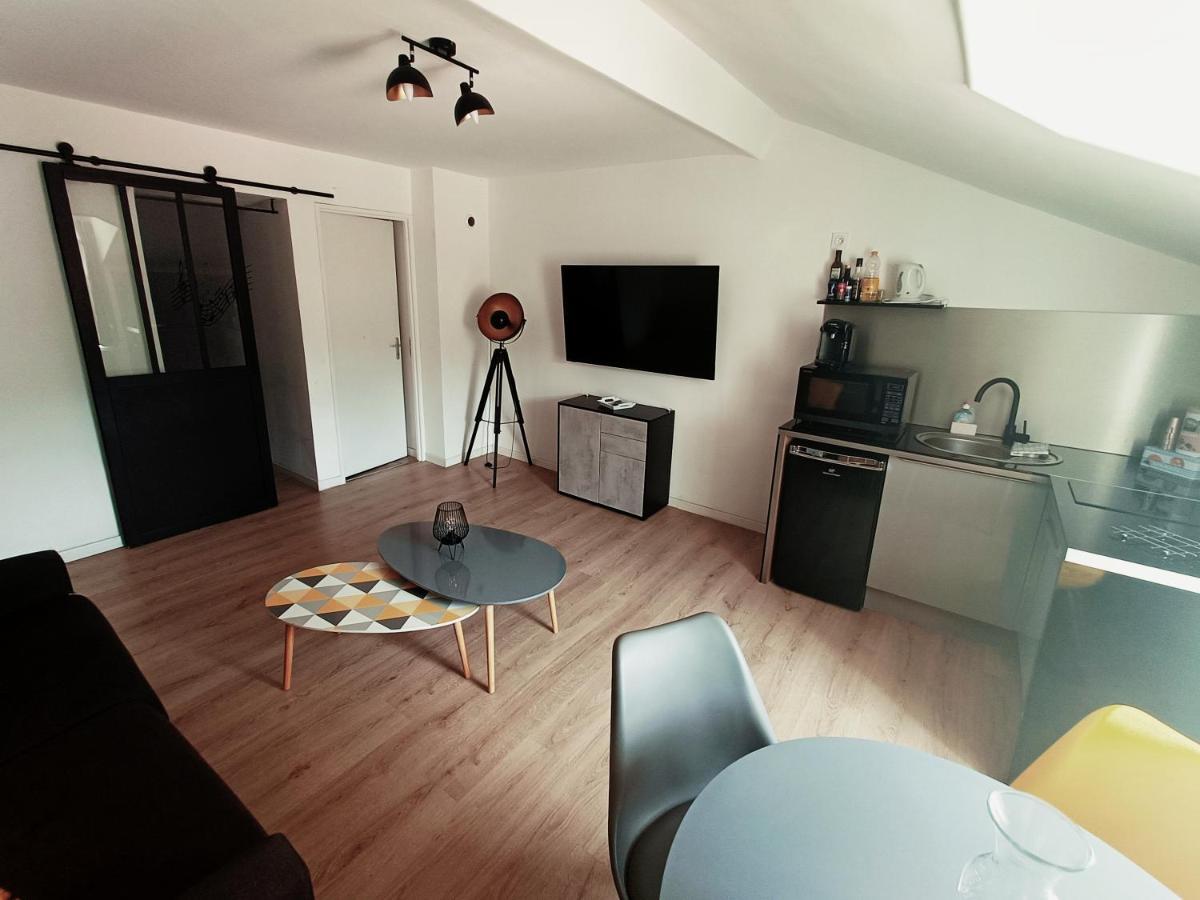 "Le Petit Paradis" Au Centre Ville D'Oyonnax Exterior foto